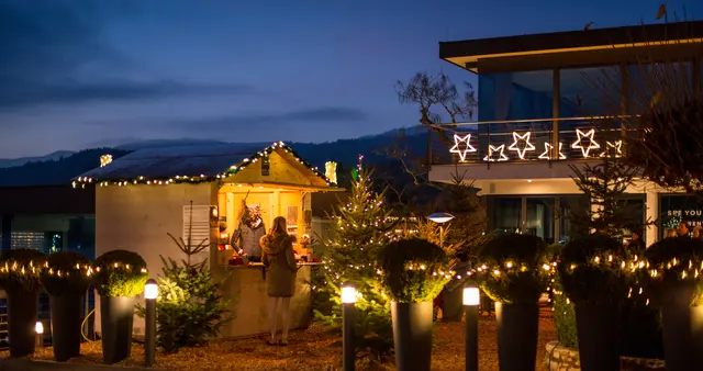 Ein Lichtermeer, duftende Maroni und weihnachtliche Musik – das ist der Stille Advent in Pörtschach. | Foto: Assam