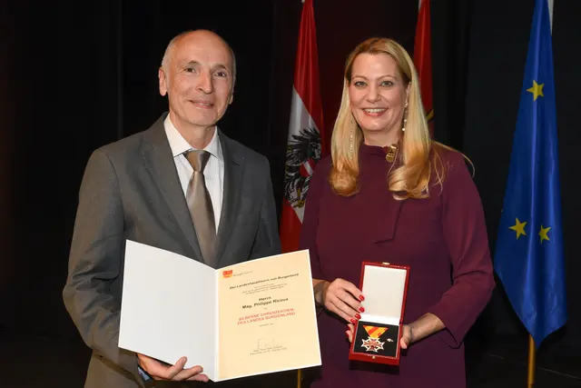 Silbernes Ehrenzeichen für Philippe Ricoux  | Foto: Landesmedienservice Burgenland / Hafner