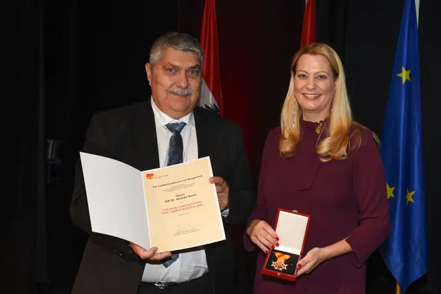 Goldenes Ehrenzeichen für András Koch  | Foto: Landesmedienservice Burgenland / Hafner