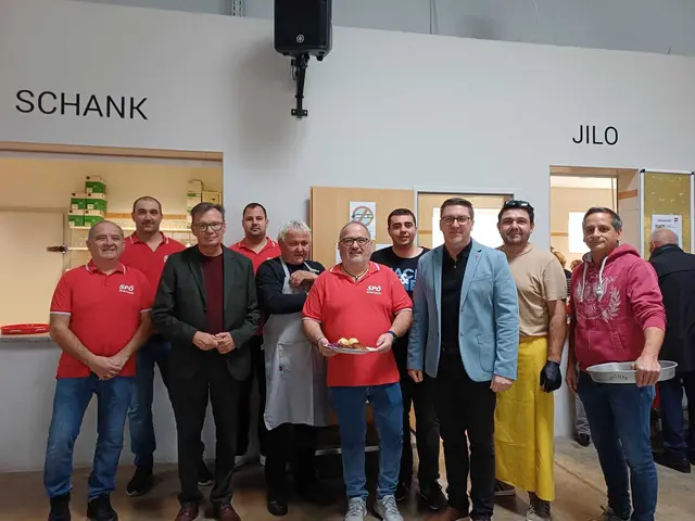 Gäste genießen traditionelle Martinigansl beim Frühschoppen in Nikitsch. | Foto: Santina Brenner SPÖ