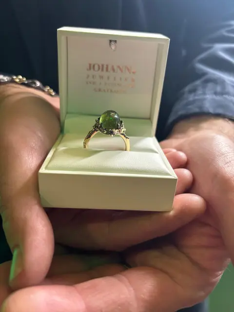 Der Stein am Styriartring erstrahlt – wie sollte es anders sein – im Steiermarkgrün. | Foto: MeinBezirk