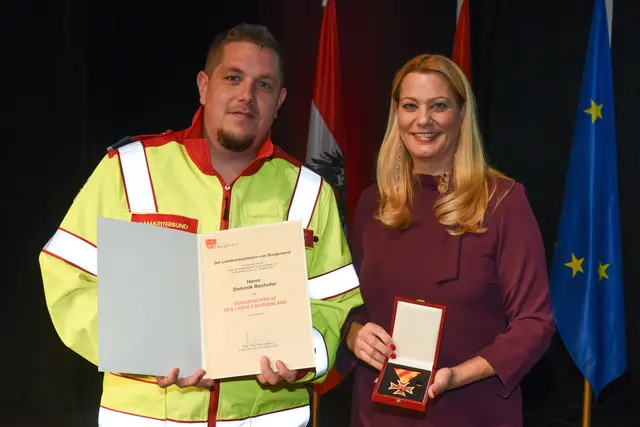 Verdienstkreuz für Dominik Renhofer | Foto: Landesmedienservice Burgenland / Hafner