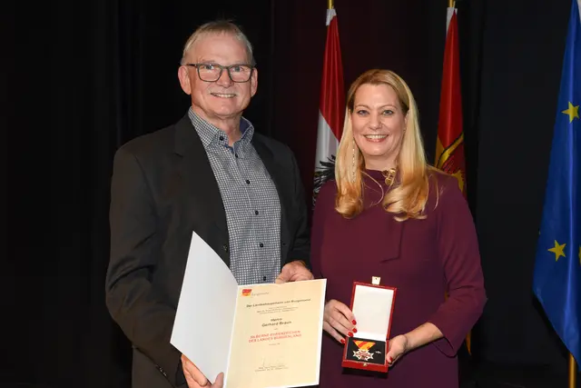 Silbernes Ehrenzeichen für Gerhard Braun  | Foto: Landesmedienservice Burgenland / Hafner