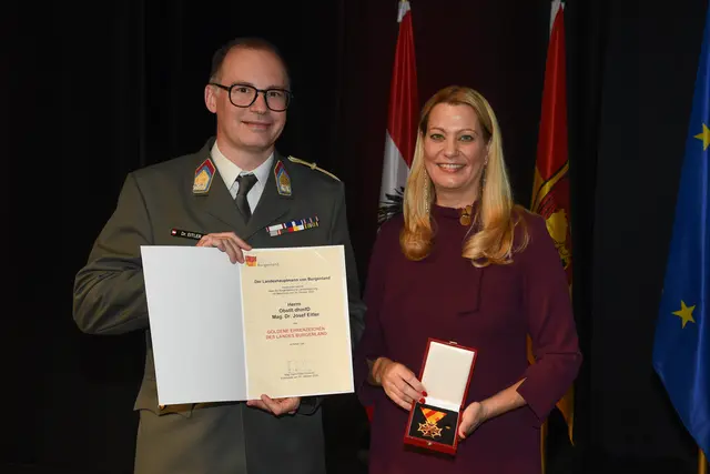 Goldenes Ehrenzeichen für Josef Eitler  | Foto: Landesmedienservice Burgenland / Hafner