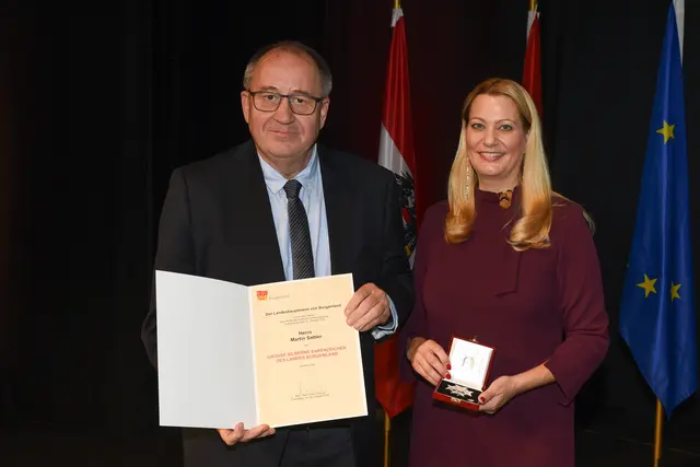 Großes Silbernes Ehrenzeichen für Martin Sattler  | Foto: Landesmedienservice Burgenland / Hafner