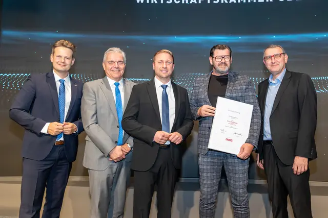 Geschäftsführer Thomas Kern, Vizepräsident Leo Jindrak, Obmann Peter Feigl, Erwin Wetzlmaier, Spartenobmann Martin Sonntag.
 | Foto: Cityfoto