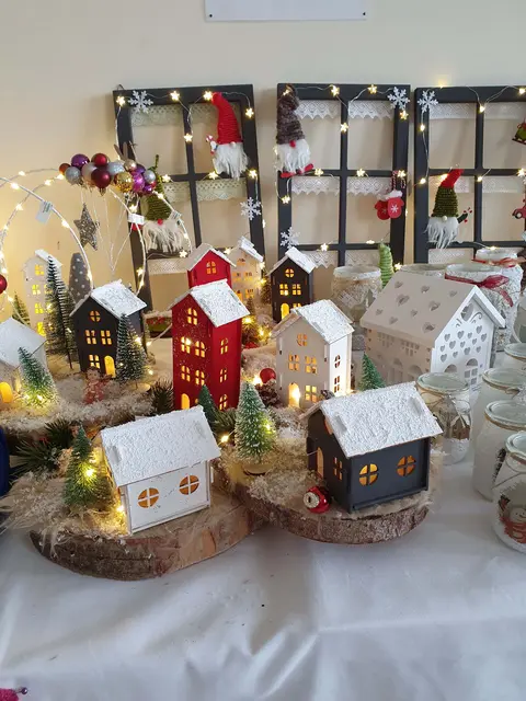 Beim Adventmarkt der Lebenshilfe-Werkstätte in Münzkirchen am 23. November 2025 können kreative Geschenke erworben werden.  | Foto: Lebenshilfe OÖ