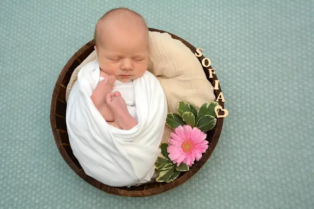 Name: Sofia Elisabeth
Geburtsdatum: 25.10.2025
Gewicht: 3.750 g
Größe: 54 cm
Eltern: Sarah Wöls und Stefan Tesch aus Turnau | Foto: Babysmile