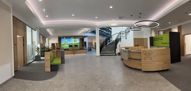 Helle, offene Räume prägen die Filiale | Foto: Raiffeisenbank im Thayatal