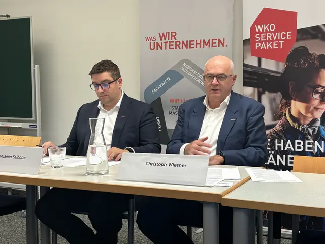 Benjamin Salhofer, Obmann der Wirtschaftskammer Ried, und Bezirksstellenleiter Christoph Wiesner. | Foto: MB