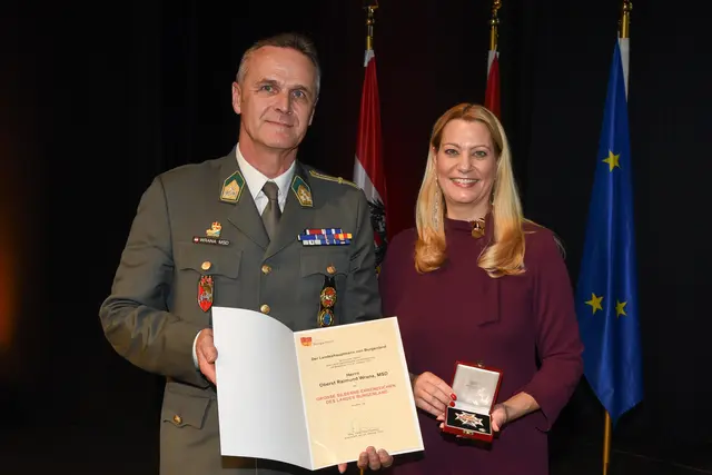 Der stellvertretende Militärkommandant im Burgenland, Oberst Raimund Wrana, erhielt das Große Silberne Ehrenzeichen des Landes Burgenland verliehen. | Foto: Landesmedienservice Burgenland / Hafner
