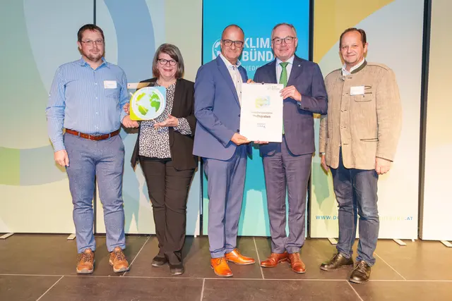 Für die Gemeinde Wolfsgraben nahm Christian Lautner und Andreas Hochmuth die Auszeichnung entgegen