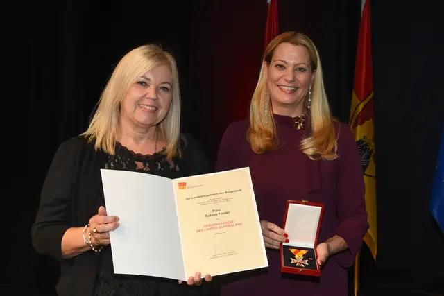 Verdienstkreuz für Sabine Freiler | Foto: Landesmedienservice Burgenland / Hafner