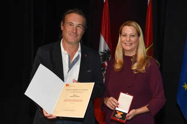Goldenes Ehrenzeichen für Helmut Löffler  | Foto: Landesmedienservice Burgenland / Hafner