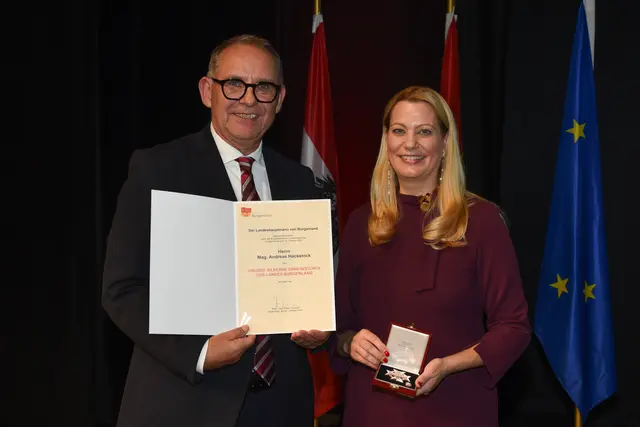 Großes Silbernes Ehrenzeichen für Andreas Hackstock  | Foto: Landesmedienservice Burgenland / Hafner