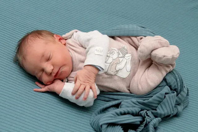 Name: Louie
Geburtsdatum: 14.10.2025
Gewicht: 4.002 g
Größe: 54 cm
Eltern: Kristin und Markus Eicherl aus Voitsberg | Foto: Babysmile