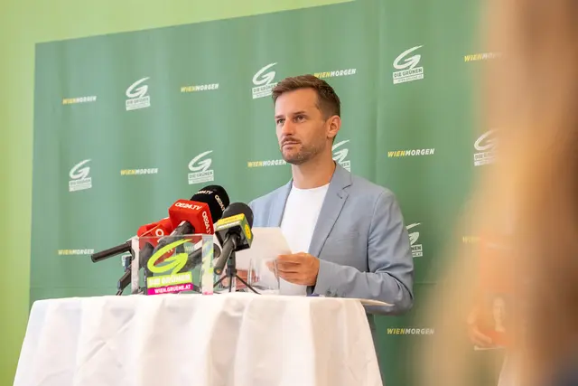 Erneut forderten die Grünen Wien am Donnerstag mehr Transparenz von Rot-Pink bezüglich der Tarifgestaltung bei den Fernwärmepreisen der Wien Energie. Hier zu sehen: Co-Parteichef Kraus. (Archiv) | Foto: Valentina Marinelic/MeinBezirk