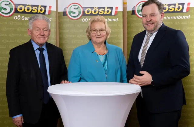 Landesobmann Josef Pühringer, Bezirksobfrau Hildegard Baumgartner-Pichelsberger, Landesgeschäftsführer Franz Ebner (von links)
 | Foto: OÖ Seniorenbund