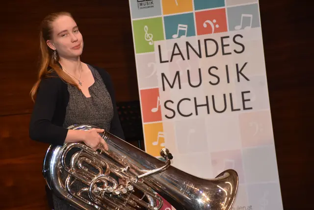 Tiefes Blech: Landesmusikschule Grein traf Anton Bruckner Privatuniversität. Nuppu Salmioranta aus Tampere, Finnland.  | Foto: Robert Zinterhof