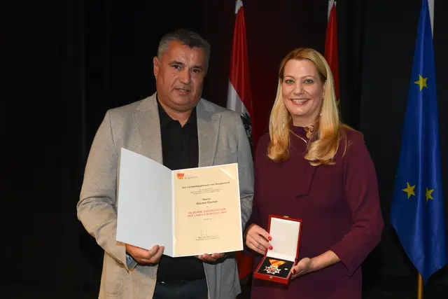 Silbernes Ehrenzeichen für Günter Dorner  | Foto: Landesmedienservice Burgenland / Hafner