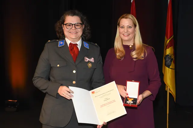 Silbernes Ehrenzeichen für Tanja Kiss | Foto: Landesmedienservice Burgenland / Hafner