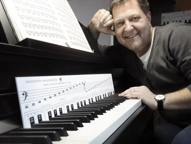 Im Jahr 2015 erfand Bernhard Rauchbauer die "Klaviatur mit Herz".  | Foto: Rauchbauer