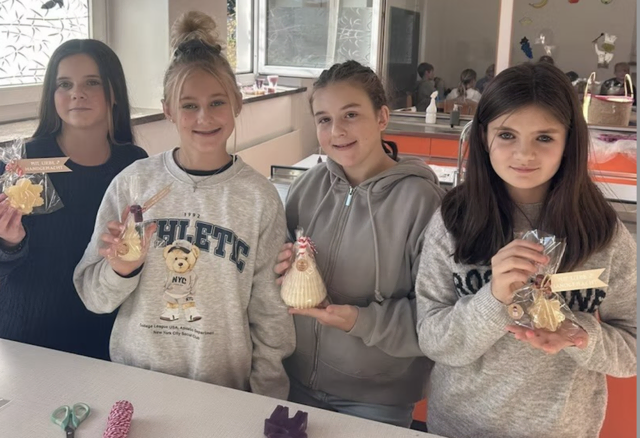 Die Schüler bereiten schon alles vor.  | Foto: Privat 