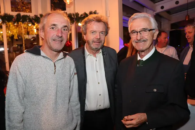 Michael Schludermann (l.), Geschäftsführer vom Blumenhof in Villach, gemeinsam mit Christian Fitzek (Mitte), Wirtschaftskammer Kärnten Bezirksstelle Villach, und Helmut Hinterleitner | Foto: MeinBezirk.at/Chiara Kresse