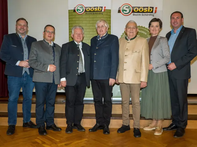 v.l. Seniorenbund-Landesgeschäftsführer Franz Ebner, ÖVP-Klubobmann August Wöginger, Landesobmann Josef Pühringer, Landesobmann-Stv. und neuer Bezirksobmann Johann Hingsamer, Ehren-Bezirksobmann Otto Straßl, Bundesrätin Barbara Prügl und Landtagsabgeordneter Florian Grünberger. | Foto: OÖ Seniorenbund