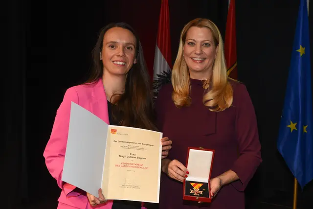 Verdienstkreuz für Juliane Bogner  | Foto: Landesmedienservice Burgenland / Hafner