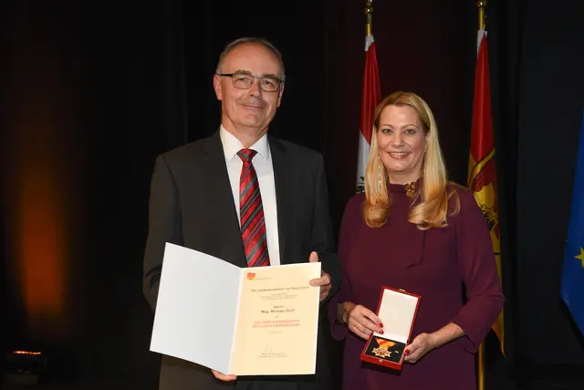 Goldenes Ehrenzeichen für Michael Matthias Grafl  | Foto: Landesmedienservice Burgenland / Hafner