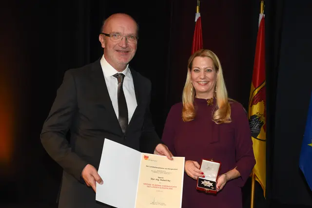 Großes Silbernes Ehrenzeichen für Hubert Iby | Foto: Landesmedienservice Burgenland / Hafner