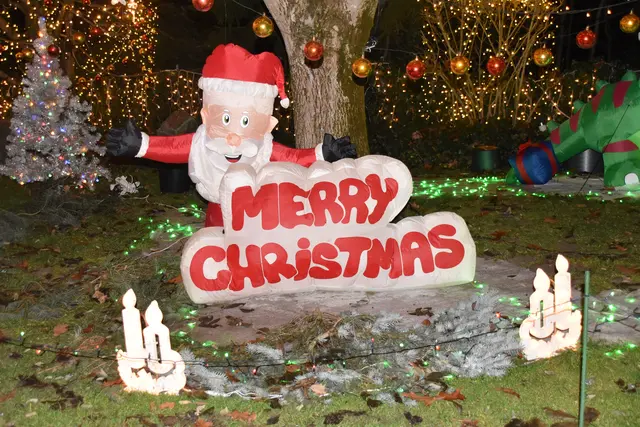 Das Weihnachtshaus stimmt ab 22. November auf Weihnachten ein. | Foto: Michael Strini