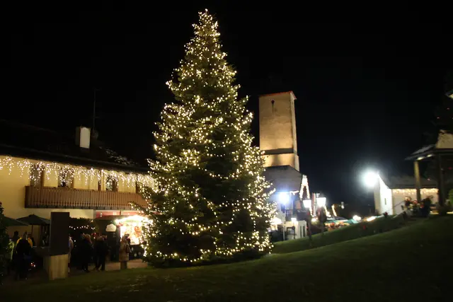 Vom 21. November bis 26. Dezember 2025 lädt der Stille-Nacht-Adventmarkt in Oberndorf zu einer Vorweihnachtszeit voller Tradition, Musik und Weihnachtszauber ein. | Foto: Wolfgang Schweighofer