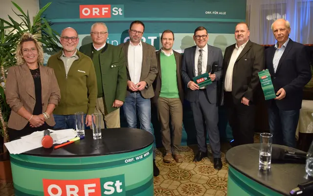 Diskussion mit Experten v.l. Gemeinderätin Ulrike Fink, Obmann der IG Andreas Vondrak, Bgm. Johann Posch aus Groß St. Florian, Eric Kirschner, Wirtschaftsforscher Joanneum Research, Stefan Walter, Geschäftsführer vom Verkehrsverbund Steiermark, ORF Moderator Gregor Waltl, Hartmut Kleindienst, AMS-Regionalstellenleiter Deutschlandsberg sowie Bgm.Bernd Hermann. | Foto: Josef Strohmeier