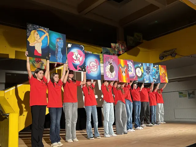 Mit Stolz wurden die Werke präsentiert. | Foto: Bernhard Schabauer