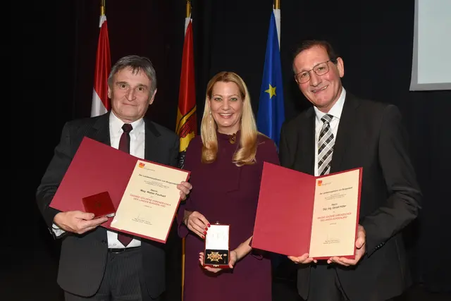 Landesrätin Daniela Winkler überreichte Walter Paulhart und Gerald Hüller das Große Goldene Ehrenzeichen des Landes Burgenland. | Foto: Landesmedienservice Burgenland / Hafner