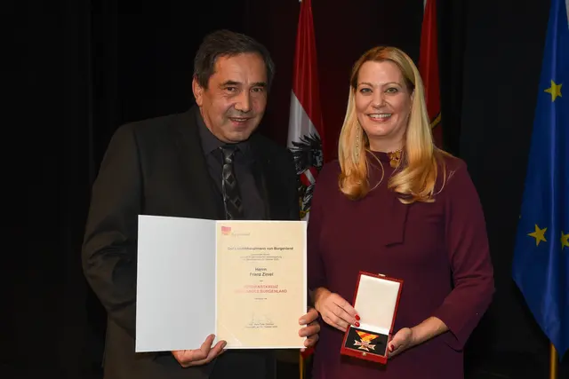 Verdienstkreuz für Franz Ziniel | Foto: Landesmedienservice Burgenland / Hafner