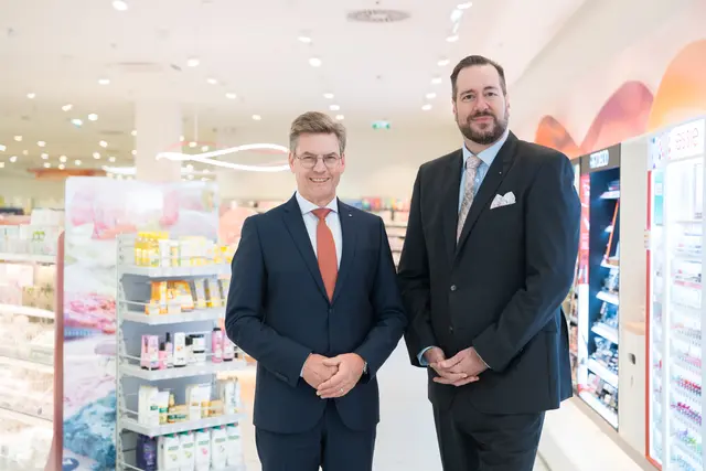 Harald Bauer, Vorsitzender der dm Geschäftsführung (re.) und Thomas Köck, Geschäftsführer dm informierten diese Woche über das vergangene Wirtschaftsjahr. | Foto: dm/Wolfgang Lienbacher