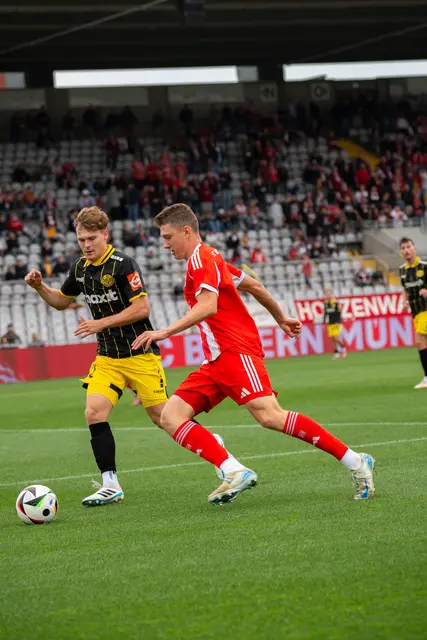 Der Kapfenberger Kicker David Heindl (im Bild rechts) hat einen Vertrag bei Bayern München unterschrieben. | Foto: fcbayern.com