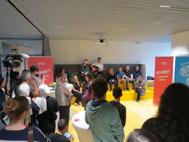 Musikerin Virgina Ernst schloss die Auftaktveranstaltung mit einem Minikonzert ab. | Foto: Sabine Krammer