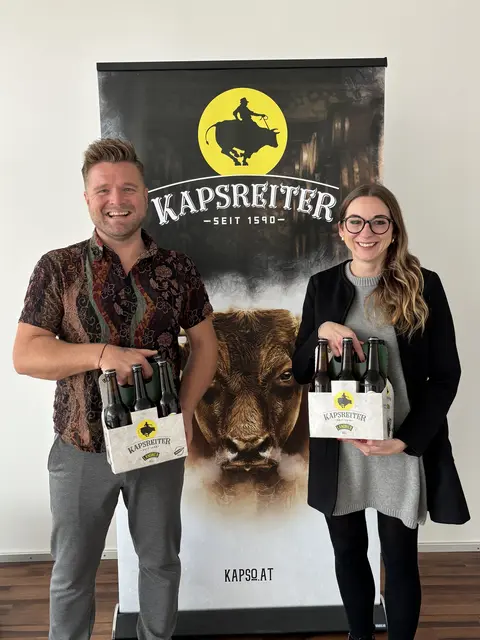 Bischof mit Brauerei Baumgartner-Marketingchefin Lilly Humer. | Foto: Osterkorn/MeinBezirk