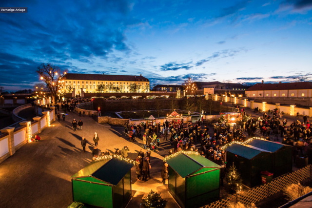 Weihnachtszauber auf Schloss Hof: Lichterglanz und festliche Atmosphäre im barocken Ambiente | Foto: SKB