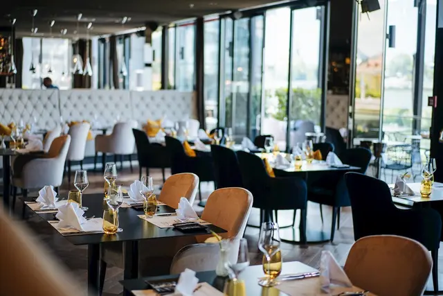 Im Restaurant LAGANA im Hotel voco Villach wird Kulinarik zum Erlebnis – mit regionalen Zutaten, kreativer Küche und Blick auf die Drau. | Foto: Lagana