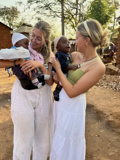 Lena Kerschbaumer und Paula Daum verbrachten 2024 einige Zeit in Afrika. | Foto: Daum/Kerschbaumer