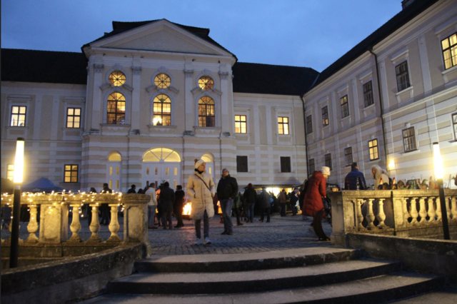 Von Eggenburg über Pernegg bis nach Horn können Besucher Kunsthandwerk, Musik, Adventkränze und kulinarische Köstlichkeiten genießen. | Foto: E. Grassler