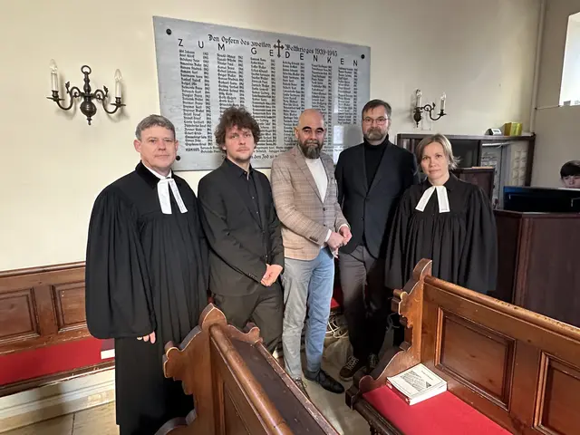„the fallen leaves – Zurück zur Verantwortung“ ein besonderer Themengottesdienst und Workshop rund um Gefallenendenktafeln und Erinnerungskultur in der evangelischen Pfarrkirche Mödling mit Pfarrer Markus Lintner, Pfarrer Leonhard Jungwirth, Universitätsprofessor Tim Lorentzen, Universitätsprofessor Gerald Lamprecht und Pfarrerin Anne Tikkanen-Lippl (v.l.). | Foto: Evangelische Pfarre Mödling