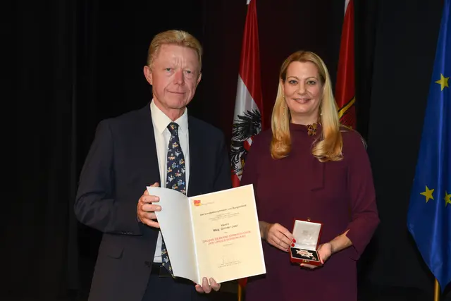 Großes Silbernes Ehrenzeichen für Günter Jost  | Foto: Landesmedienservice Burgenland / Hafner