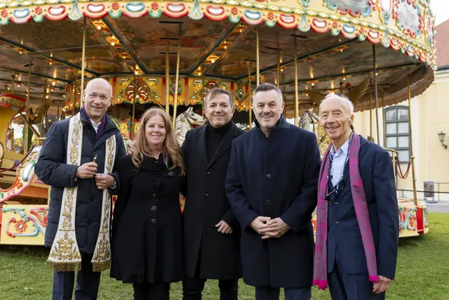 v. l.: Dompfarrer Toni Faber, Ehepaar Steinmetz (Gastronomen), Klaus Panholzer (CEO/Geschäftsführer Schönbrunn Group), Architekt Manfred Wehdorn. | Foto: SKB_Martin Steiger