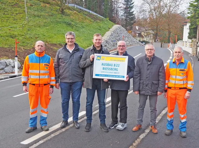 ranz Grill (Straßenmeisterei Waidhofen/Ybbs), Franz Grottenthaller (Leiter der Straßenmeisterei Waidhofen/Ybbs), LAbg. Alexander Schnabel (i.V. LH-Stv. Udo Landbauer), Gerhard Lueger (Bgm. von Ybbsitz), DI Franz Stiedl (Leiter der NÖ Straßenbauabteilung Amstetten), Ernst Tatzreiter (Straßenmeisterei Waidhofen/Ybbs): | Foto: NÖ STD